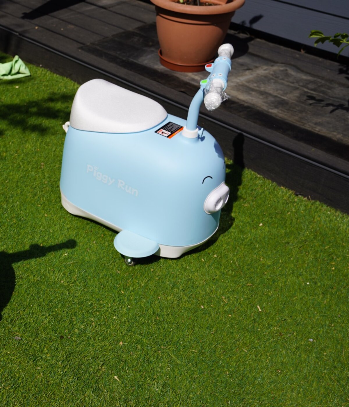 POWDER BLUE Piggy Run